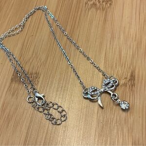 Cute bow Necklace 20” NWOT